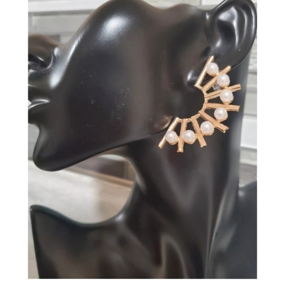 Anthropologie Pearl Art- Deco Geometric Minimalist Gold Post Earrings - Picture 3 of 4